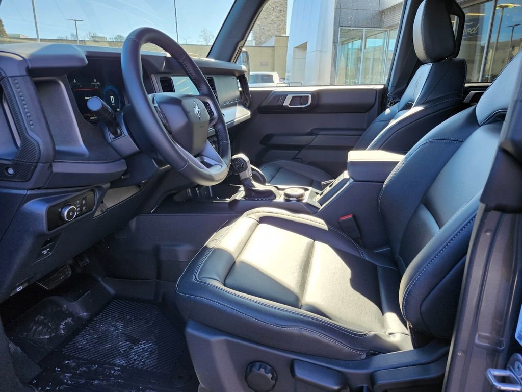 New 2025 Ford Bronco Badlands w/ Black Appearance Package image 17