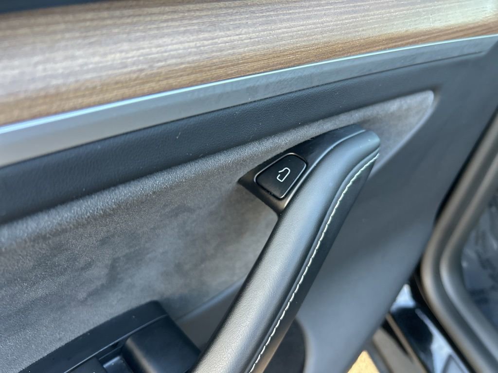 Used 2024 Tesla Model Y Performance image 35