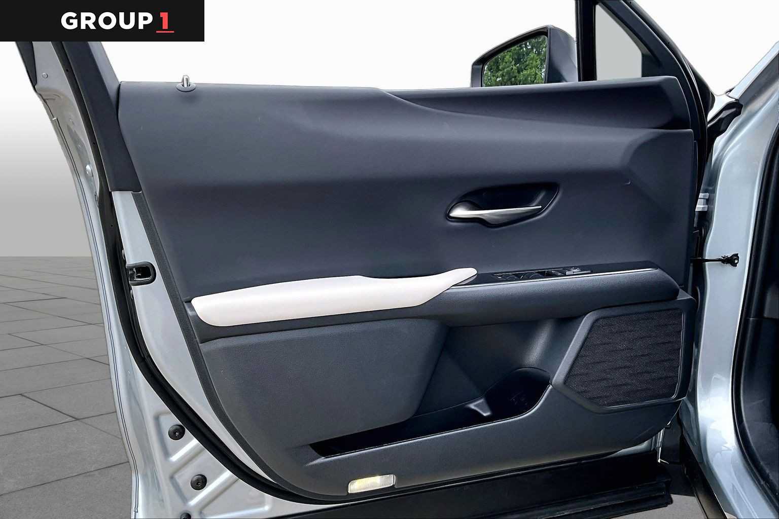 Certified 2025 Lexus UX 300h FWD w/ Accessory Package (Z1) image 19