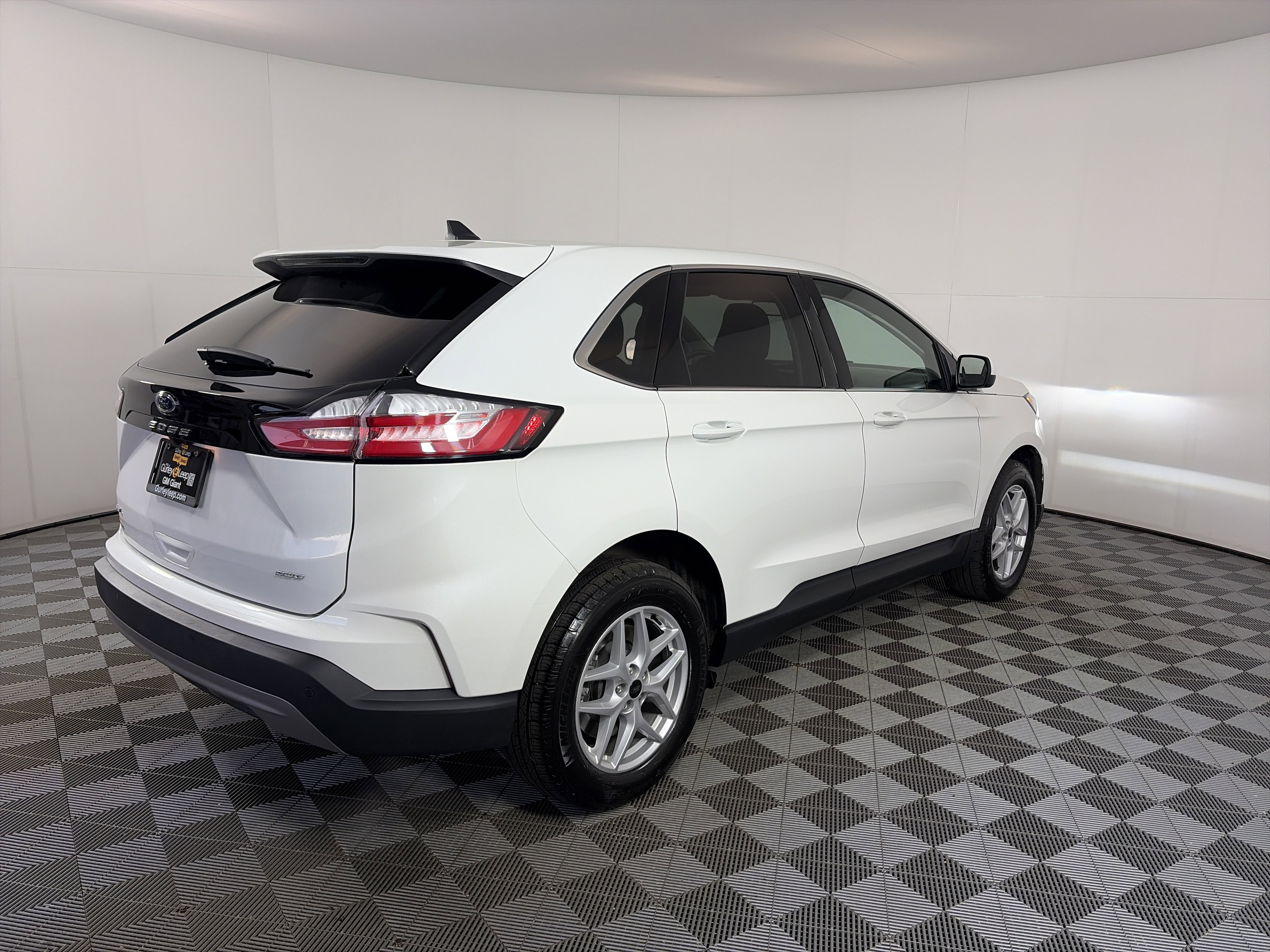 Used 2023 Ford Edge SEL image 8