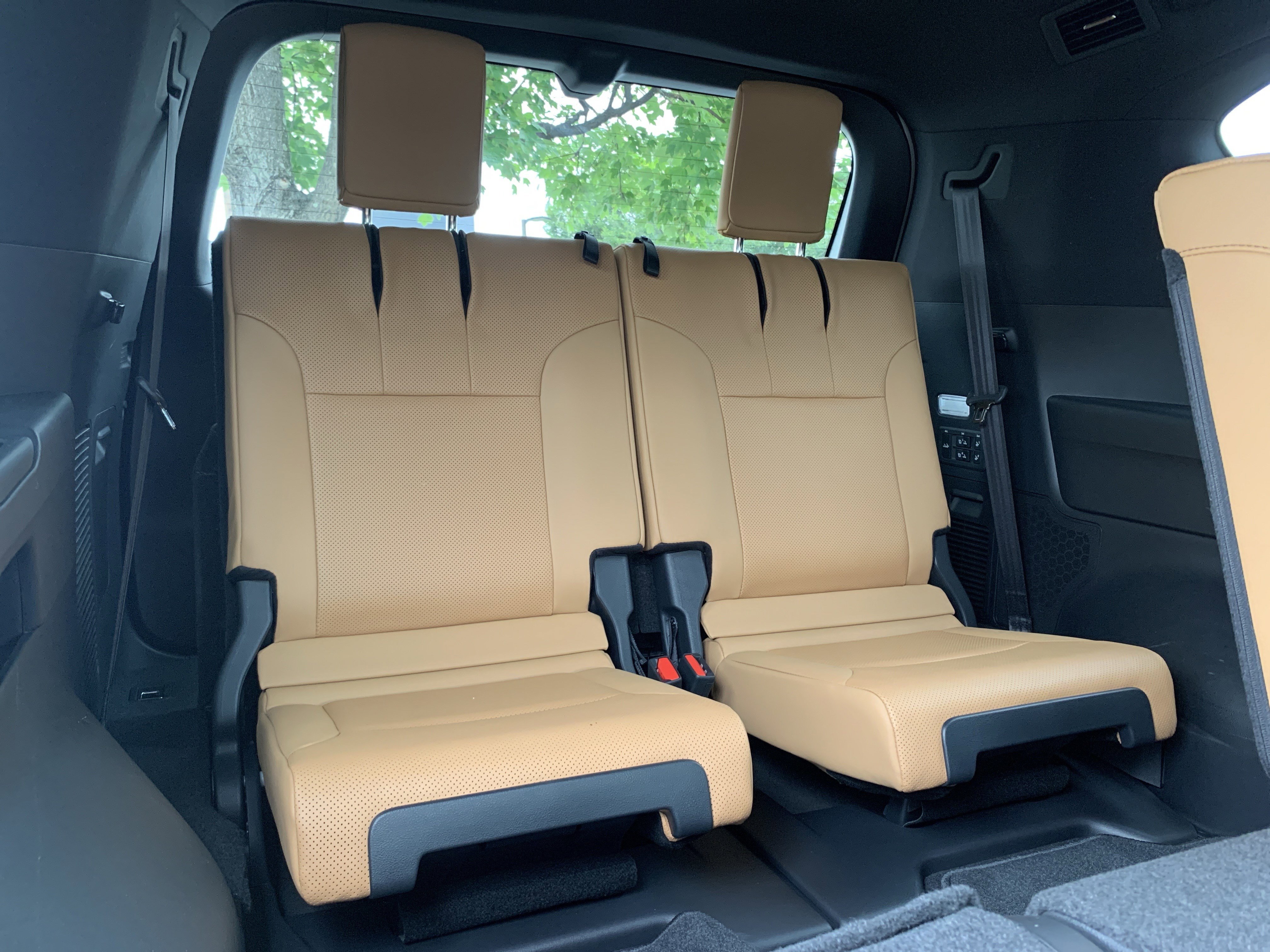 Used 2025 Lexus LX 600 4WD w/ Accessory Package (2T) image 33