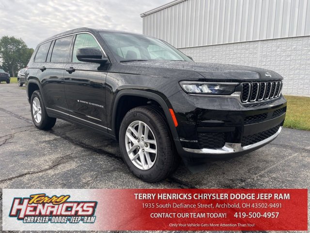 Used 2024 Jeep Grand Cherokee L Laredo image 1
