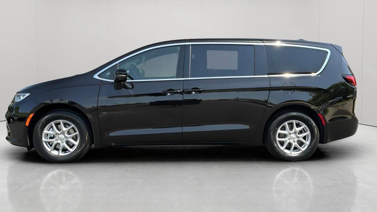 New 2026 Chrysler Pacifica Select image 9