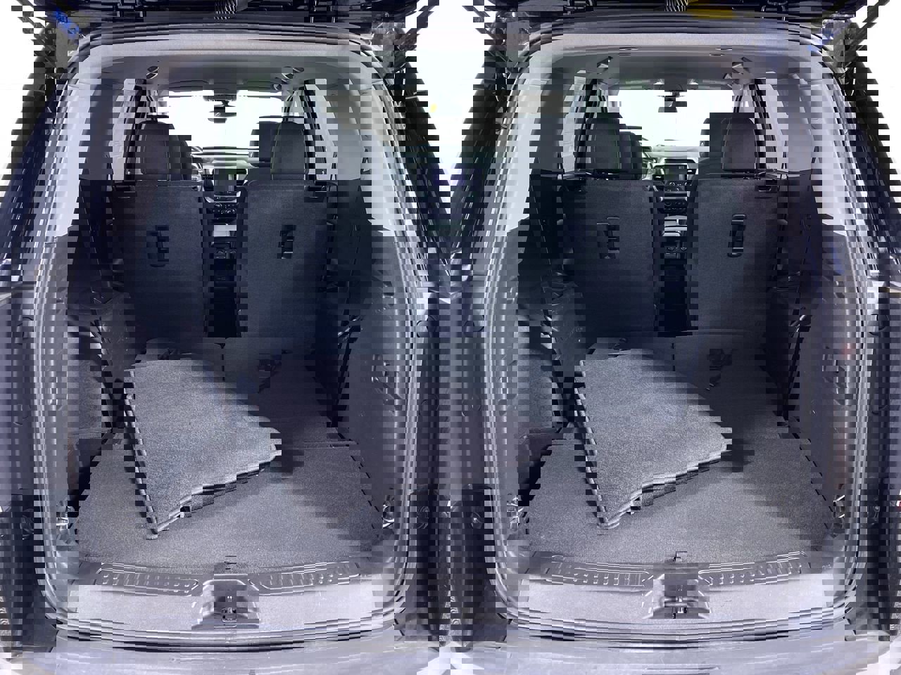 Certified 2023 GMC Acadia SLE image 13