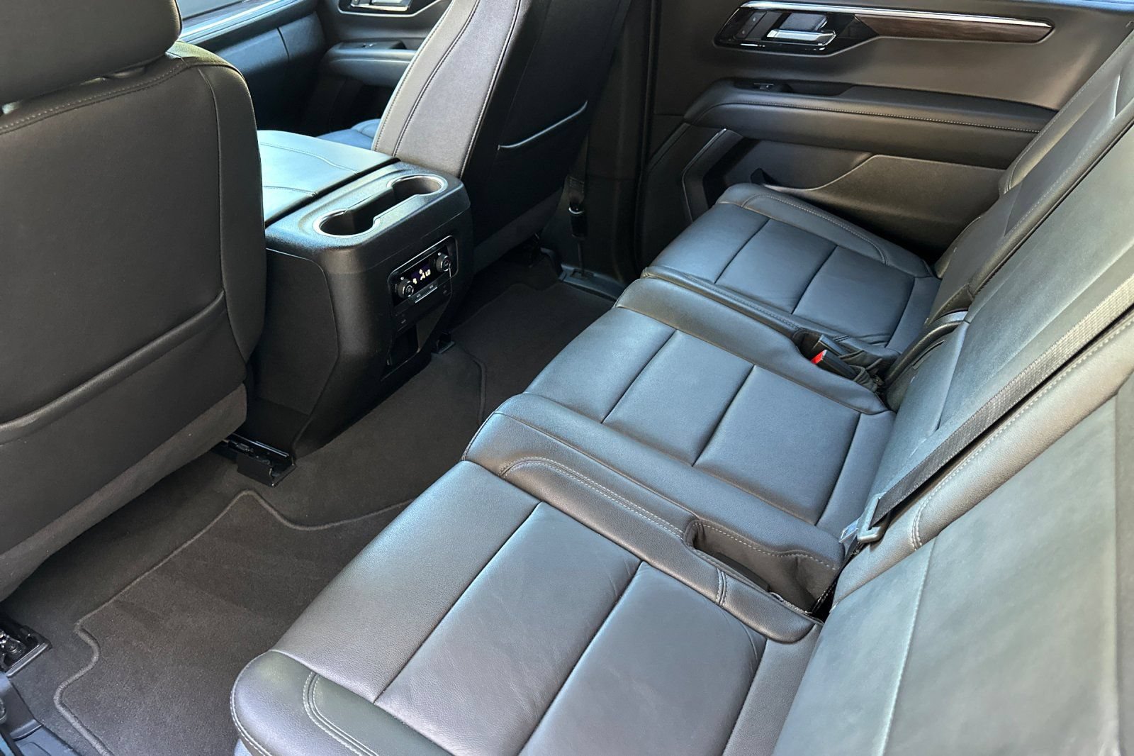 Used 2025 Chevrolet Suburban LT AWD/4WD image 12