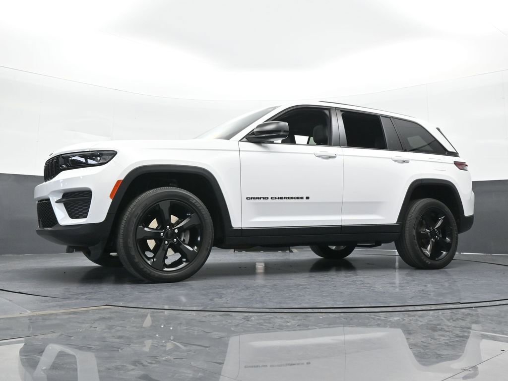 Used 2023 Jeep Grand Cherokee Altitude image 20