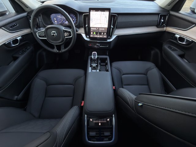 Used 2025 Volvo XC90 B6 Plus AWD/4WD image 11