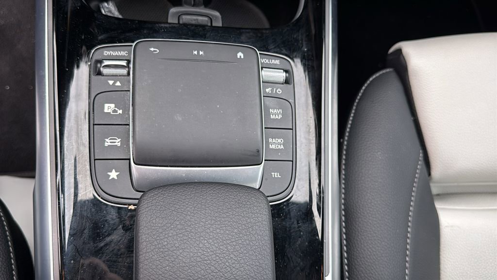 Used 2023 Mercedes-Benz GLB 250 image 31