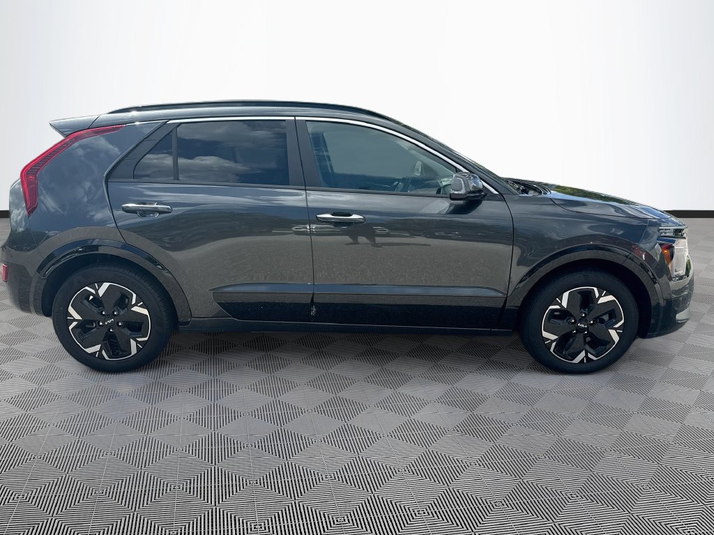 Used 2023 Kia Niro Wave w/ Wave Preserve Package FWD image 5