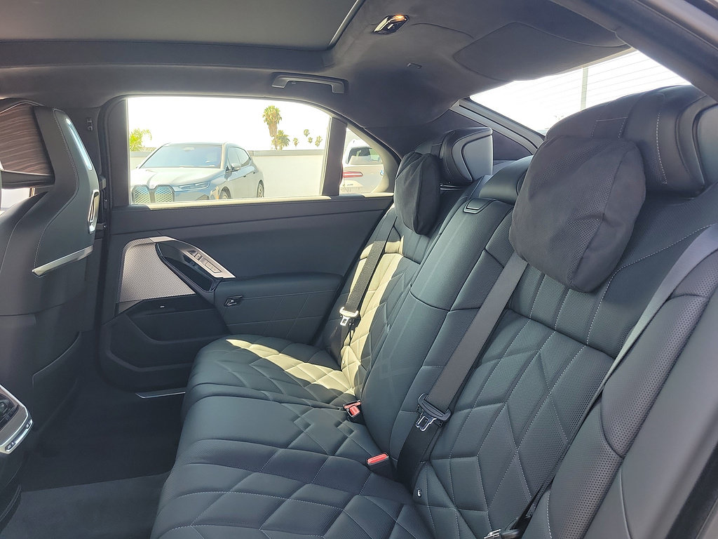 New 2026 BMW i7 M70 RWD image 14