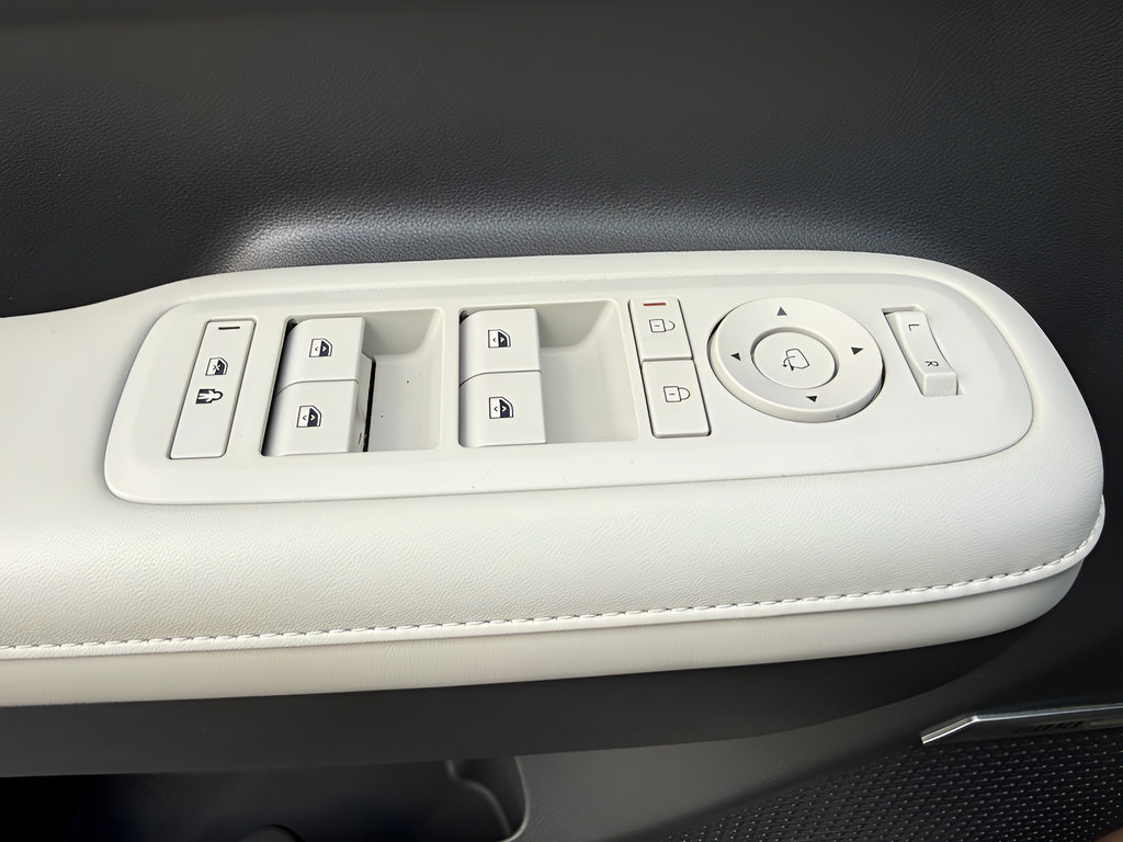 Used 2024 Hyundai Santa Fe Calligraphy FWD image 24