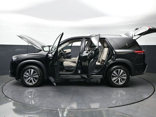 Used 2025 Nissan Pathfinder SL FWD image 40