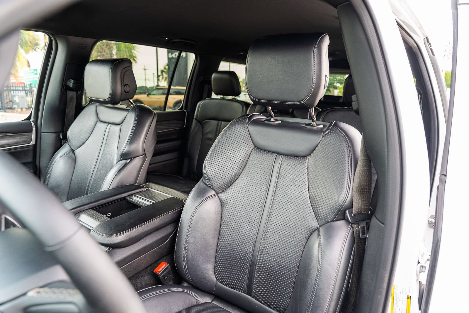 Used 2024 Jeep Wagoneer L Series II w/ Flexible Seating Group RWD image 23