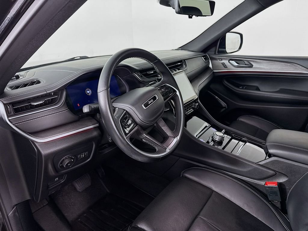 Used 2021 Jeep Grand Cherokee L Overland w/ Luxury Tech Group IV AWD/4WD image 4