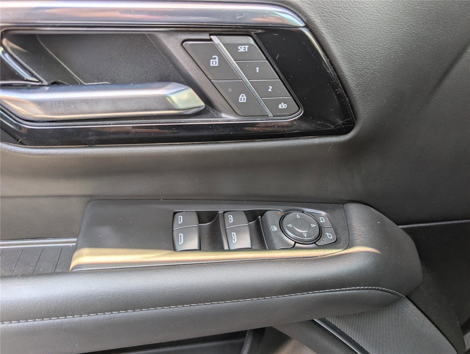 Used 2025 Chevrolet Suburban Z71 AWD/4WD image 21