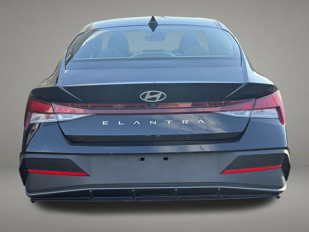 Used 2024 Hyundai Elantra SEL image 4