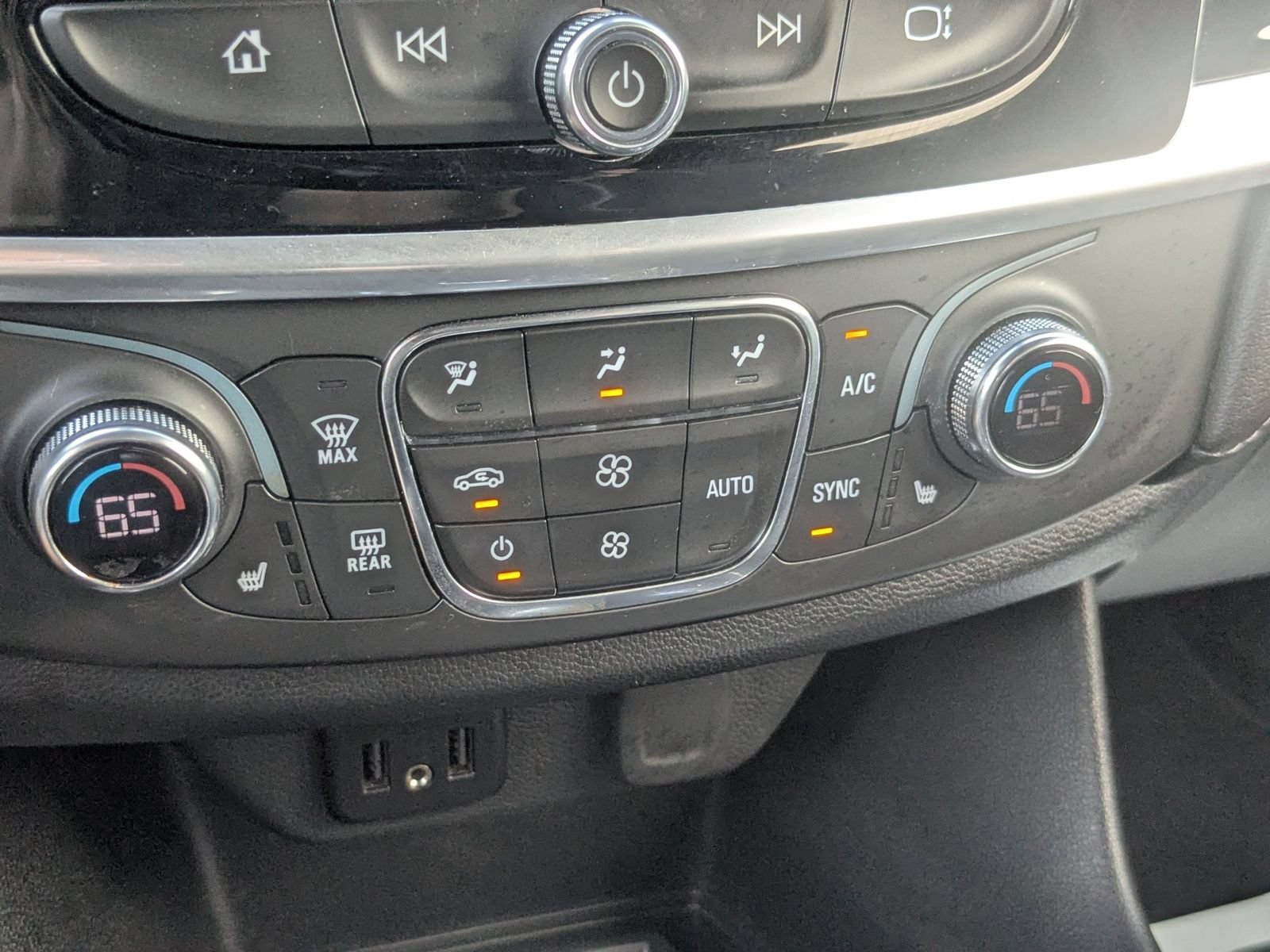 Used 2022 Chevrolet Traverse LT AWD/4WD image 24