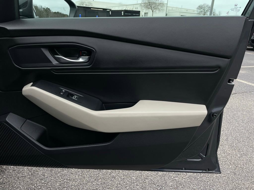Used 2025 Honda Accord SE image 29