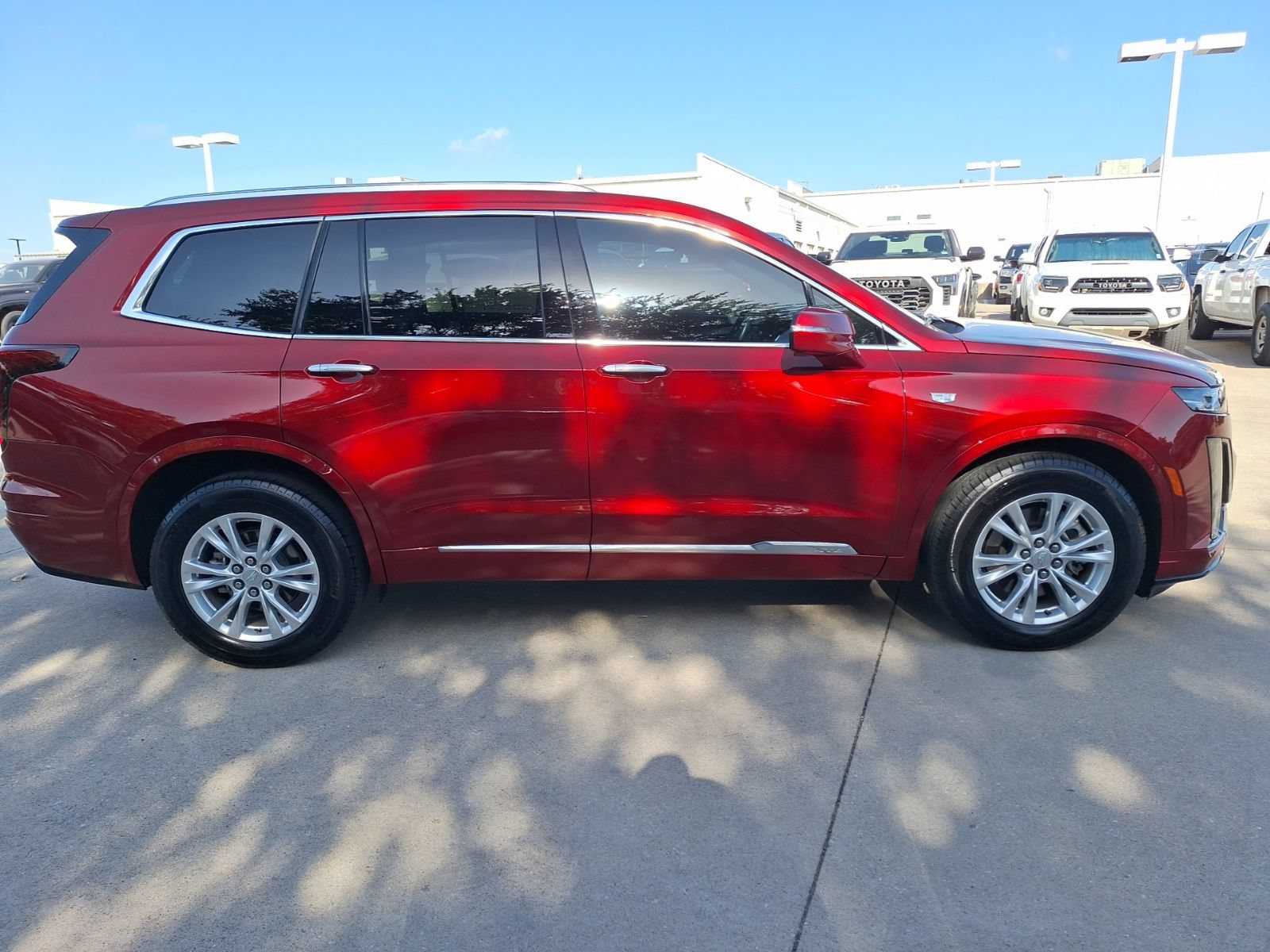 Used 2024 Cadillac XT6 Luxury FWD image 7