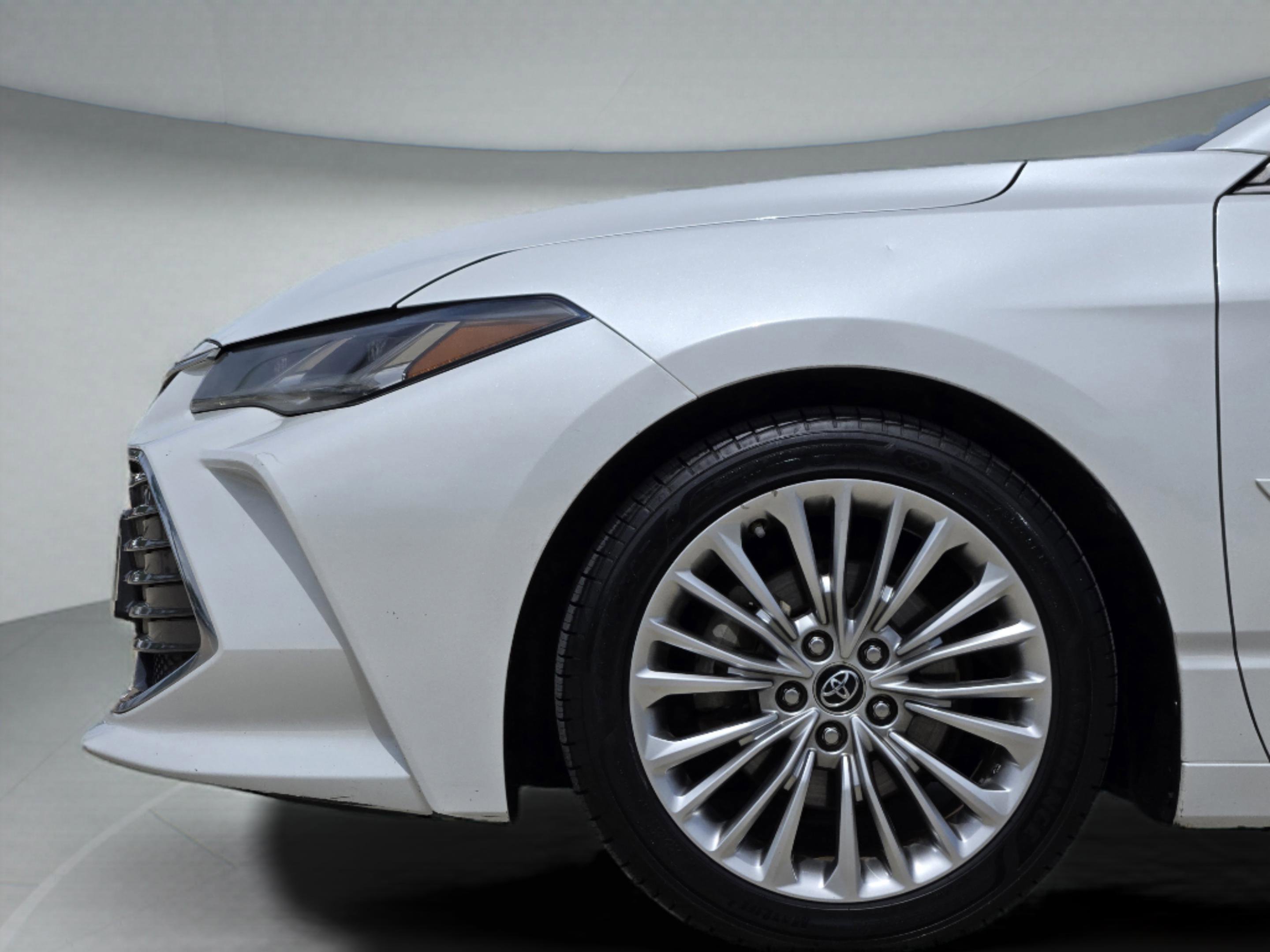 Used 2019 Toyota Avalon Limited w/ Advanced Safety Package image 11