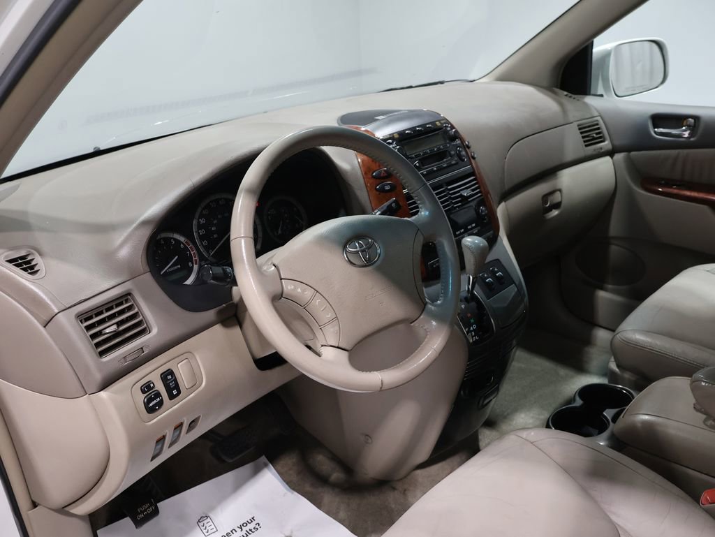 Used 2005 Toyota Sienna XLE image 21