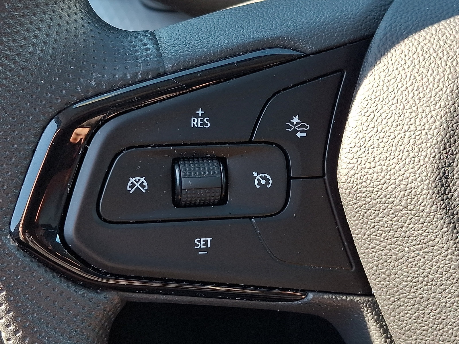 Certified 2025 Chevrolet Trax LS w/ LS Convenience Package FWD image 21