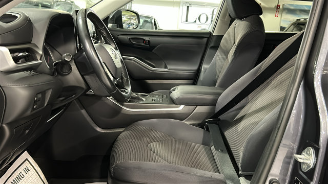 Used 2020 Toyota Highlander LE AWD/4WD image 10