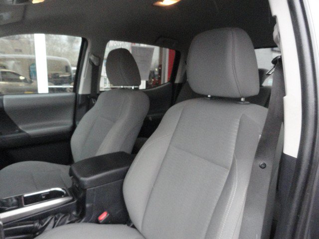 Used 2019 Toyota Tacoma SR5 AWD/4WD image 11
