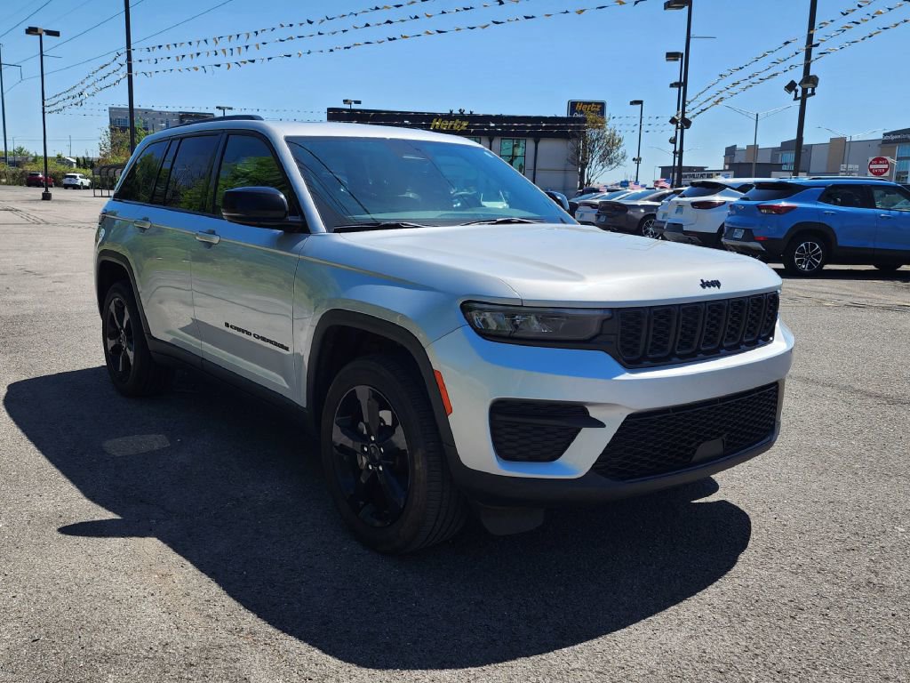 Used 2023 Jeep Grand Cherokee Altitude image 1