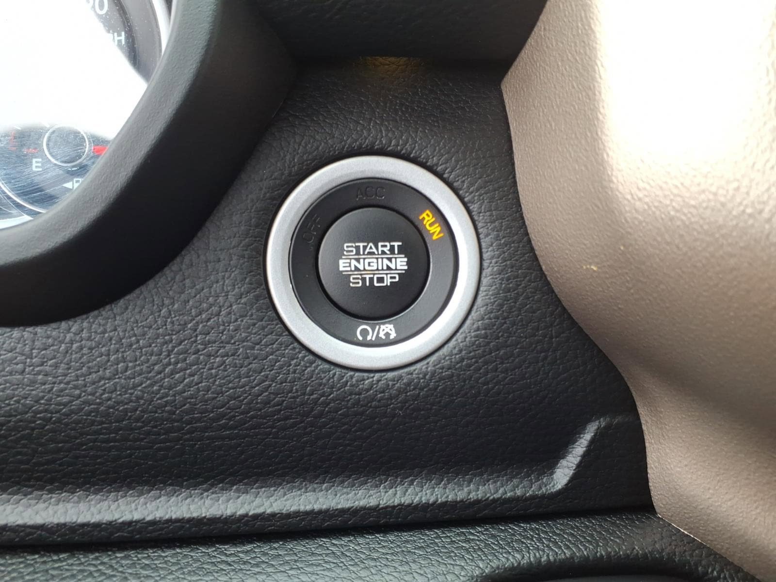 Used 2020 RAM 1500 Laramie AWD/4WD image 23