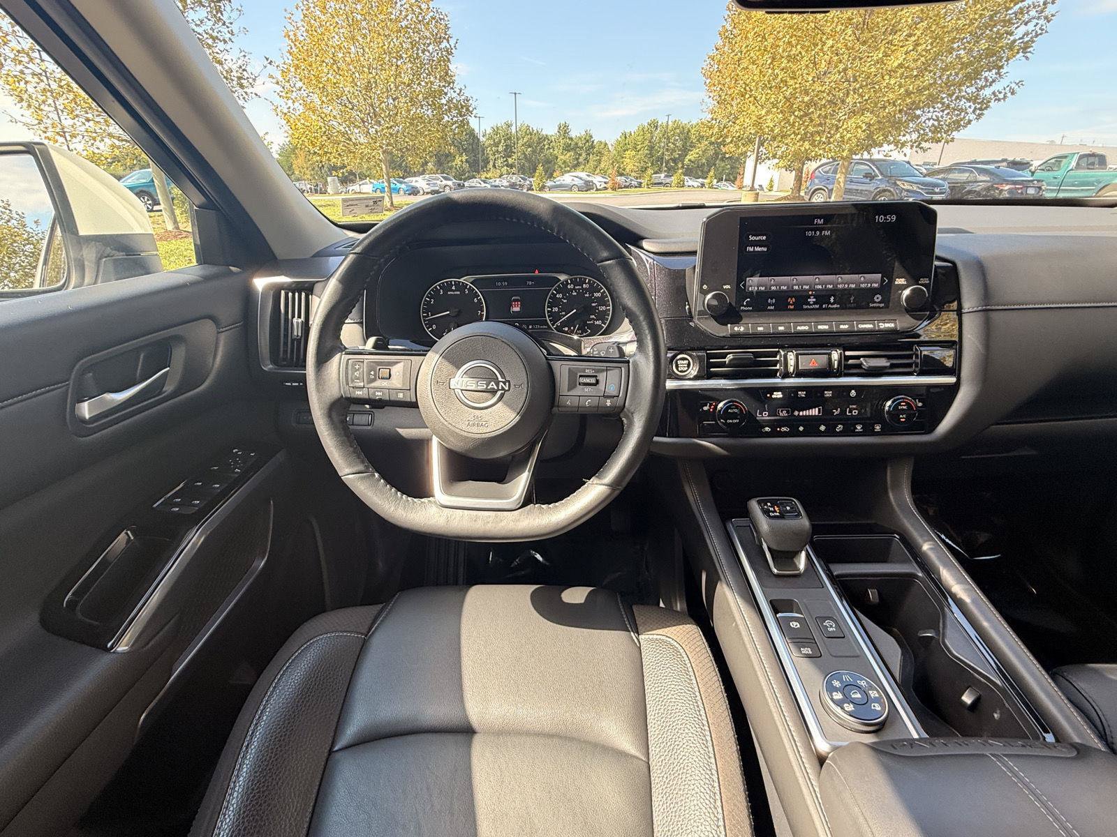 Used 2023 Nissan Pathfinder SL AWD/4WD image 24