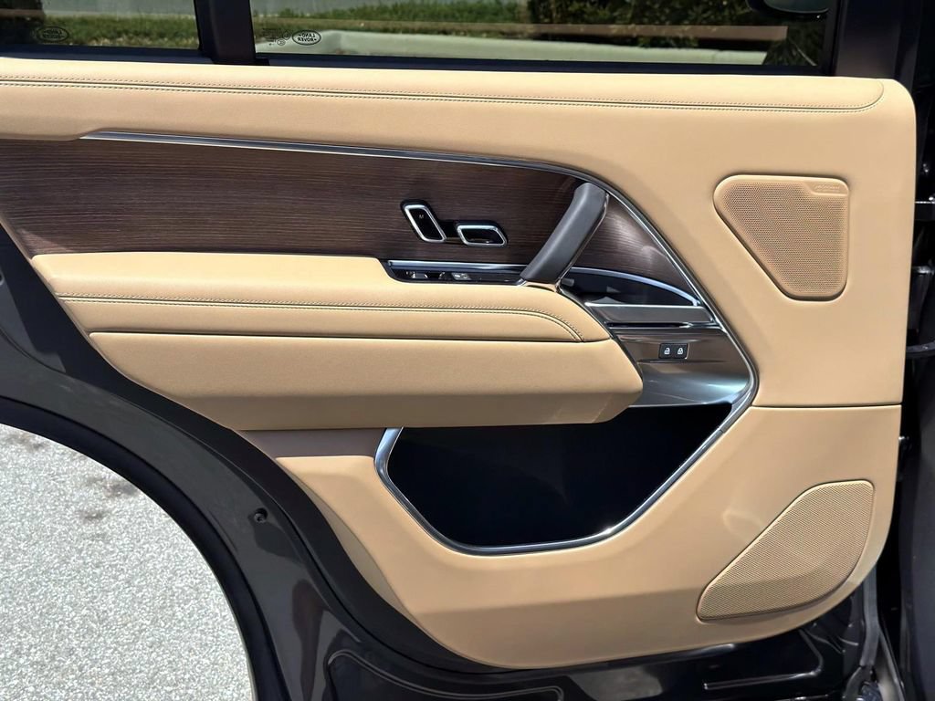 New 2026 Land Rover Range Rover Long Wheelbase SE AWD/4WD image 11