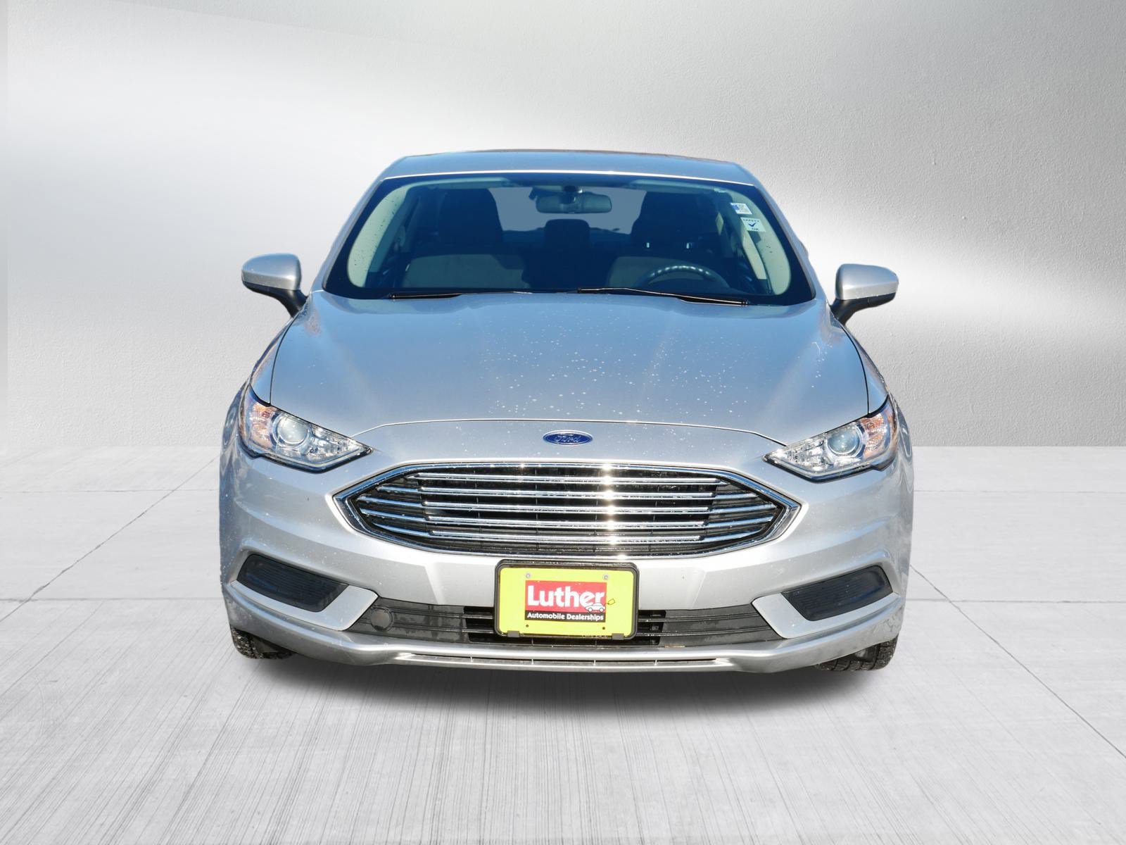 Used 2018 Ford Fusion SE image 2