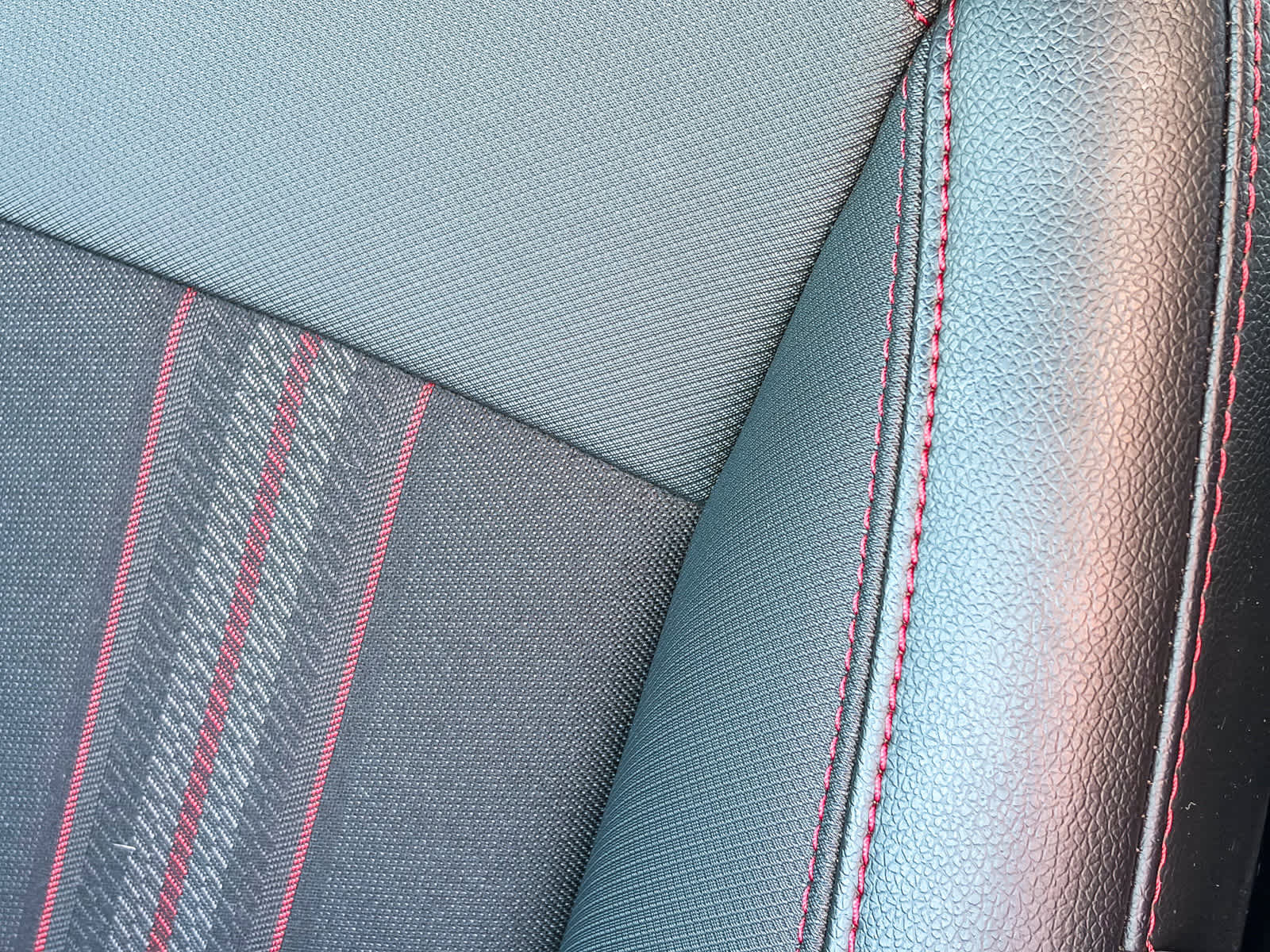 Used 2022 Chevrolet Equinox RS w/ Infotainment Package image 24