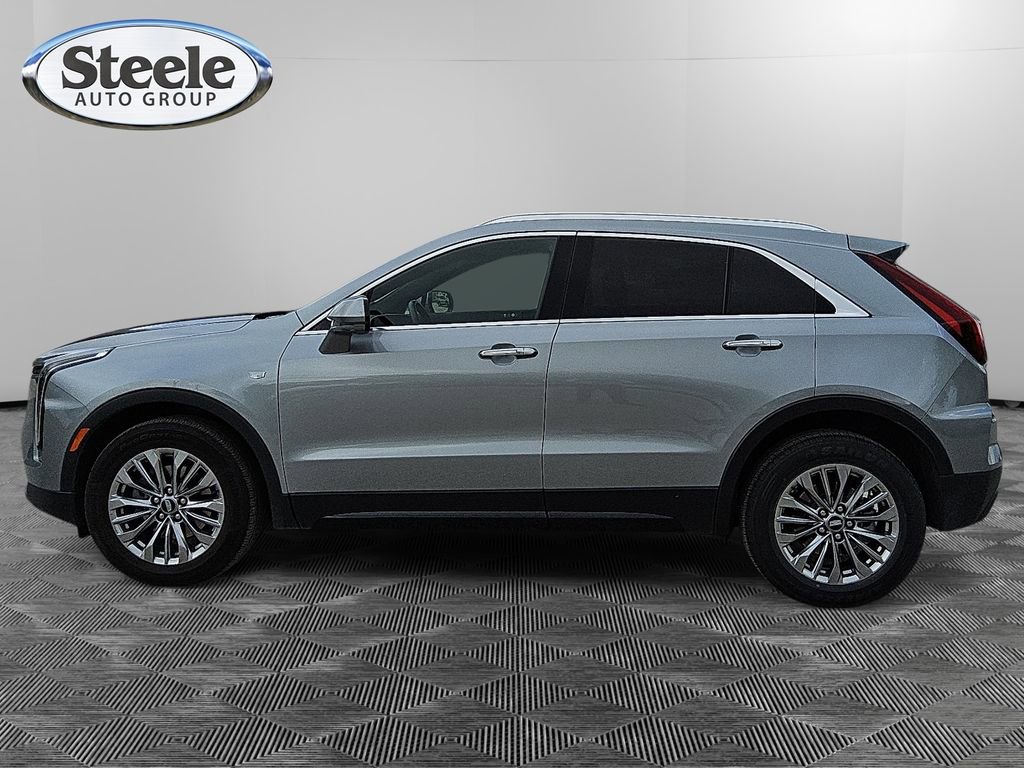 Used 2025 Cadillac XT4 Premium Luxury image 2