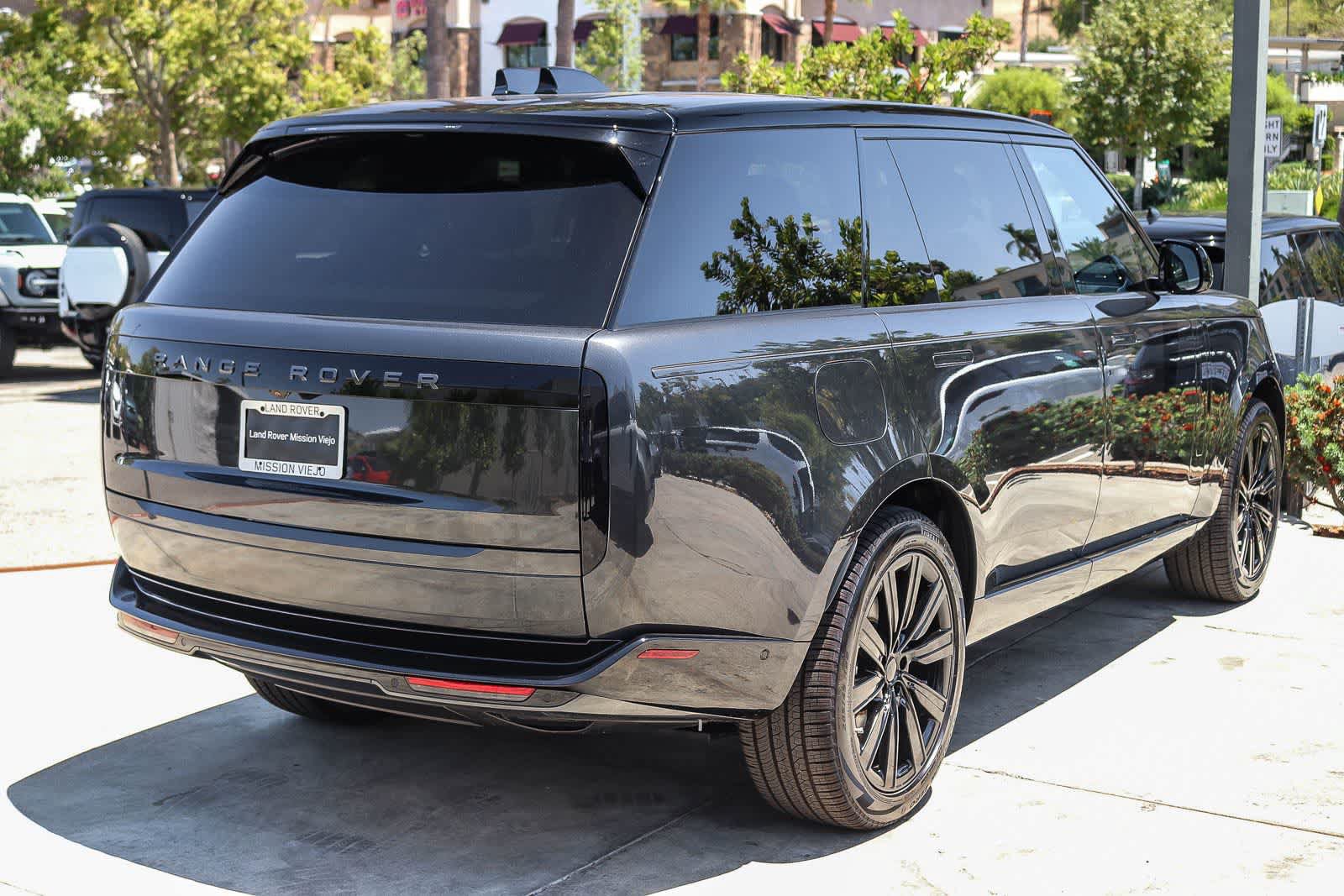 New 2026 Land Rover Range Rover Long Wheelbase SE AWD/4WD image 6