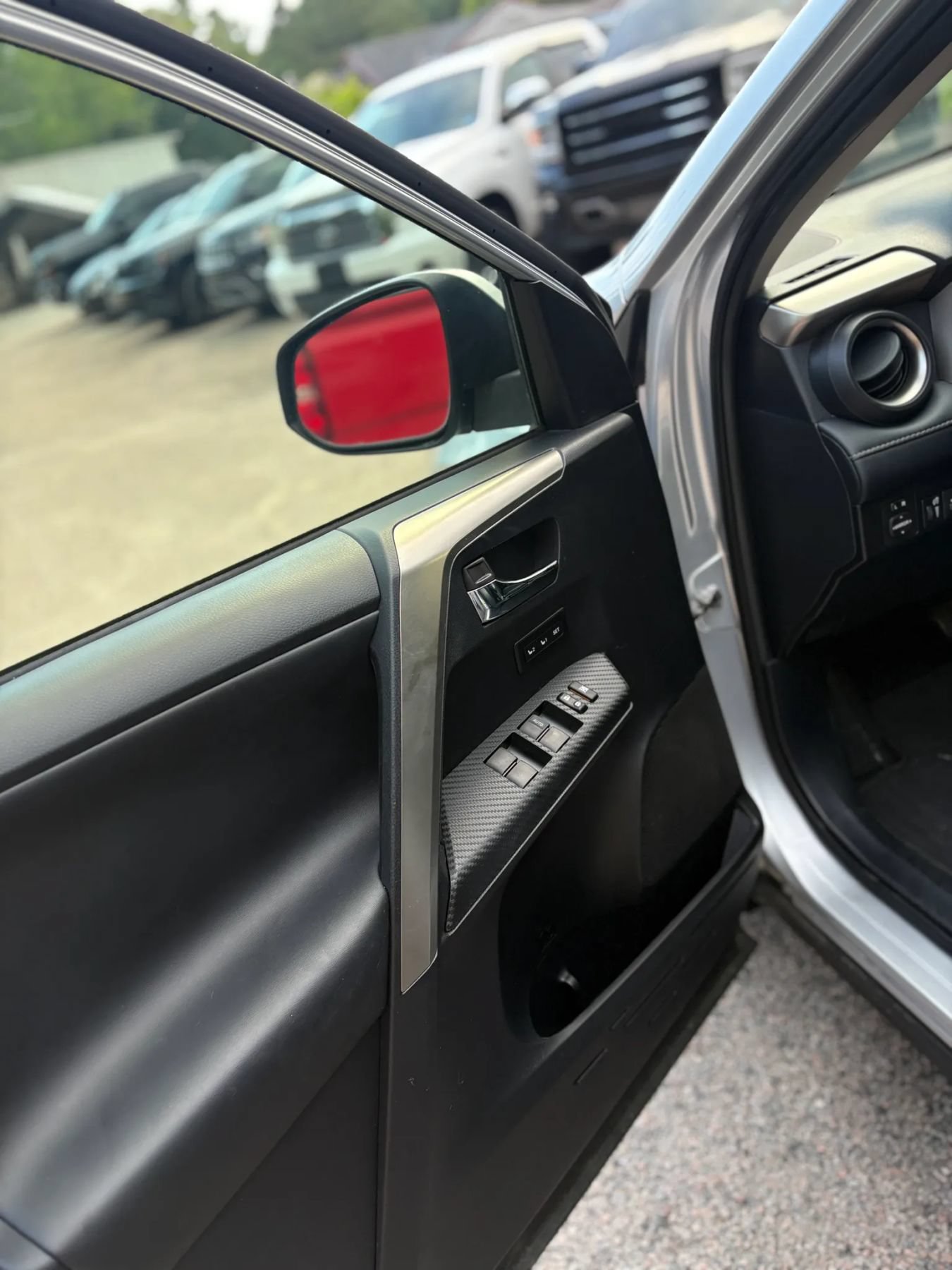 Used 2015 Toyota RAV4 Limited w/ Outdoor Package FWD image 39