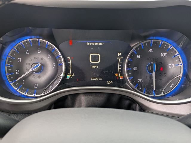 Used 2024 Chrysler Pacifica Touring-L image 17