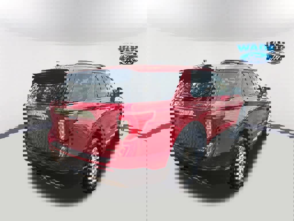 Used 2022 Ford Explorer XLT w/ Equipment Group 202A image 4