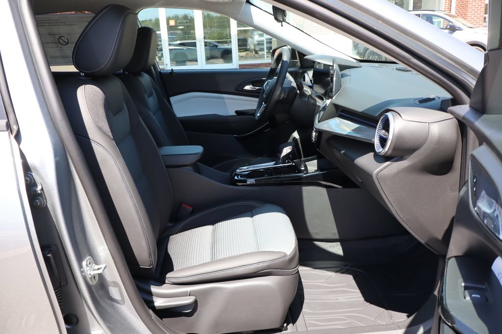 New 2026 Chevrolet Trax LT w/ Sunroof Package FWD image 40
