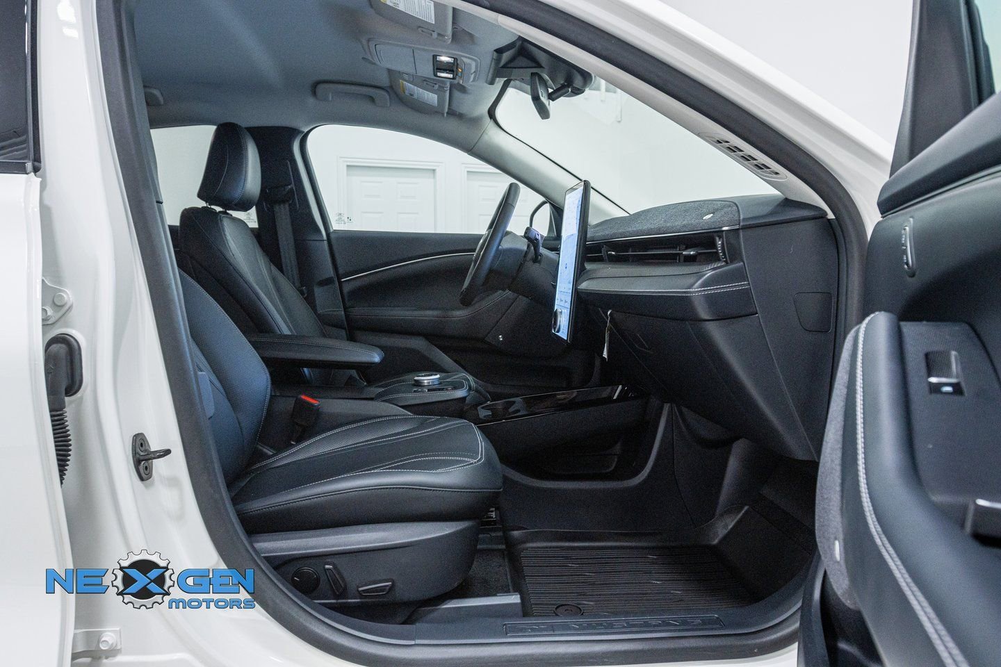 Used 2024 Ford Mustang Mach-E Premium image 39