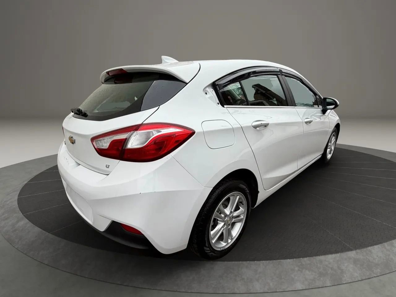 Used 2018 Chevrolet Cruze LT w/ Convenience Package image 5