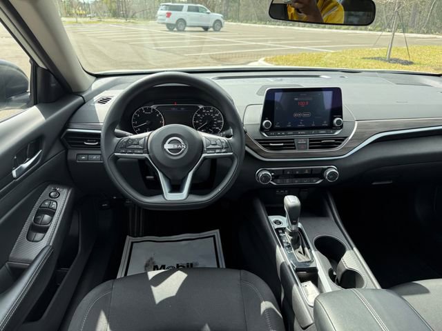 Used 2025 Nissan Altima 2.5 SV image 4