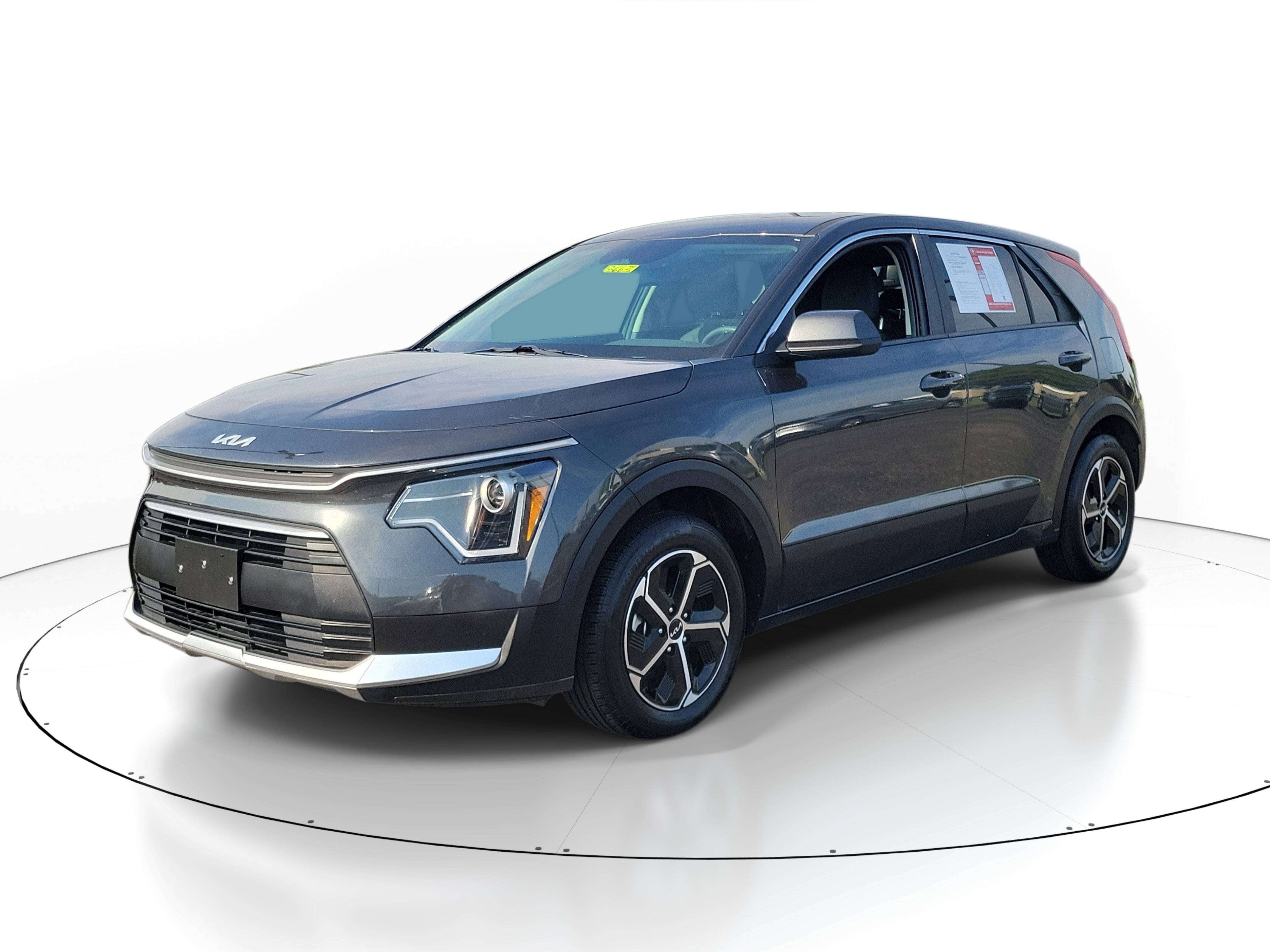 Used 2025 Kia Niro LX FWD image 2