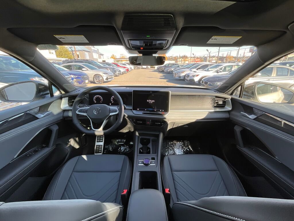 New 2025 Volkswagen Tiguan SE R-Line image 15