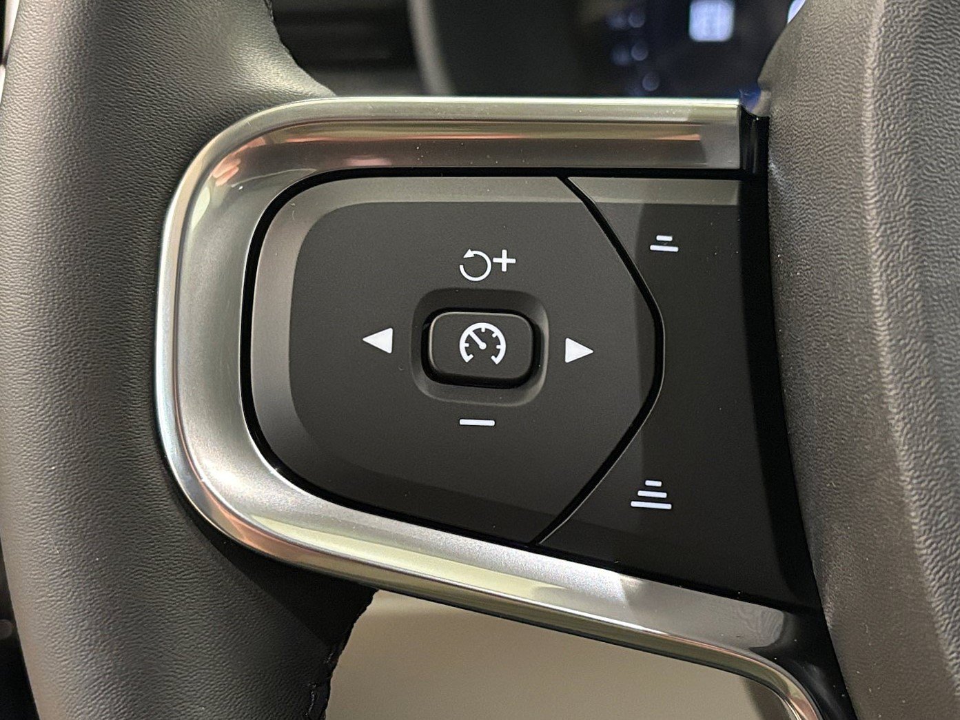 New 2026 Volvo XC40 B5 Ultra w/ Climate Package AWD/4WD image 36