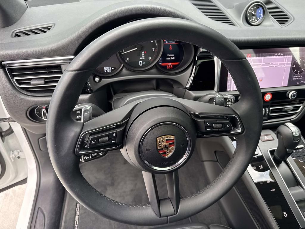 Certified 2025 Porsche Macan image 24