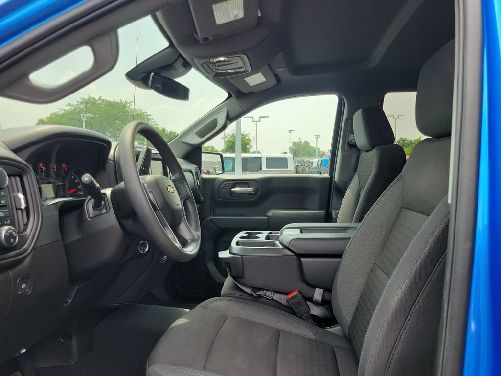 Used 2025 Chevrolet Silverado 1500 Custom w/ Turbomax Blackout Package AWD/4WD image 18