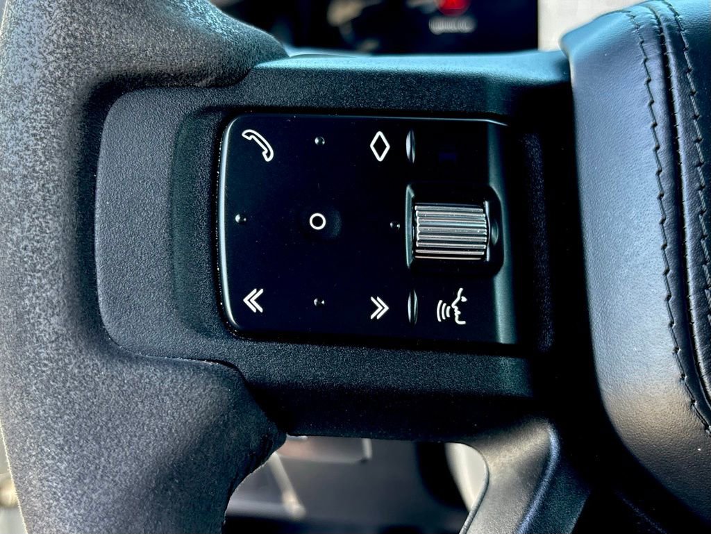 Used 2023 Land Rover Defender 110 V8 image 11