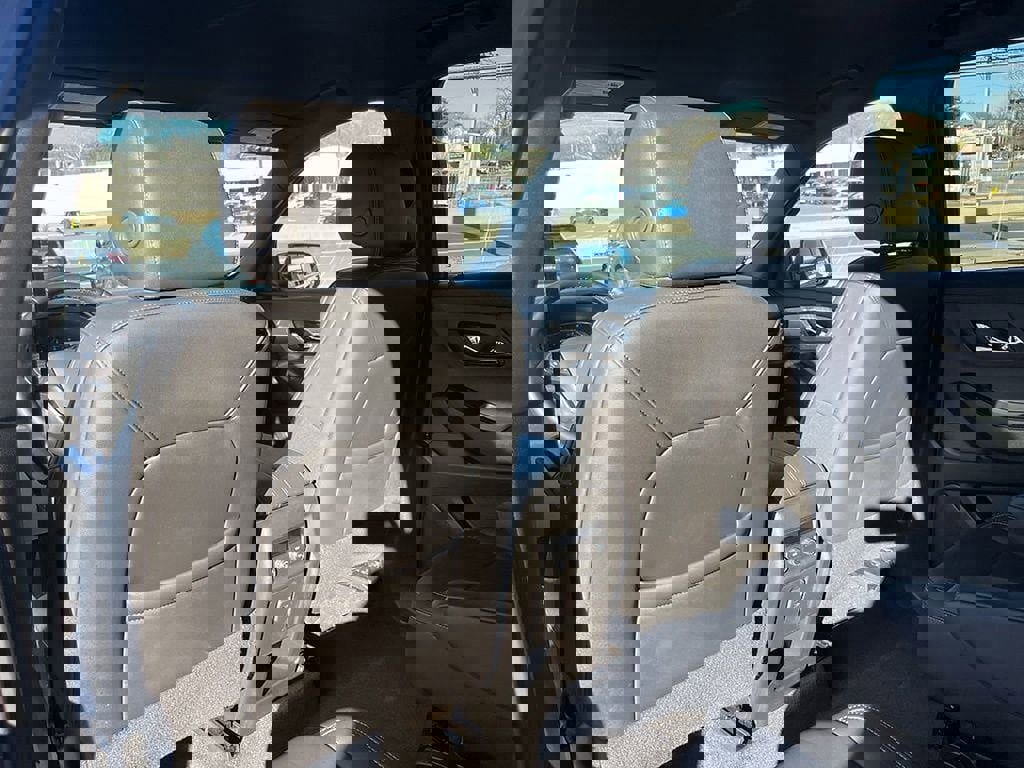 Used 2023 Chevrolet Traverse LT image 51